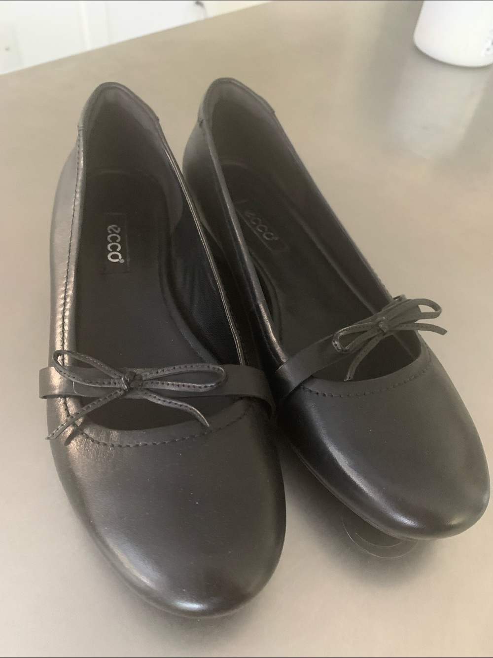 Ecco Brand Black Leather Ballet Flats - Size 38 (8) - Like New Condition